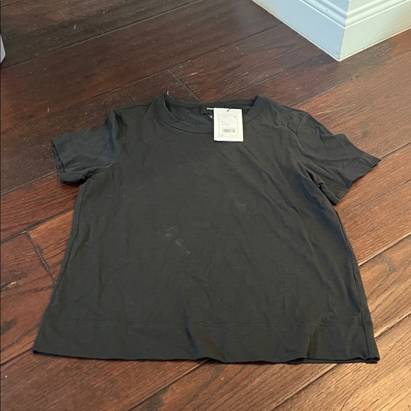 Theory Tops - Theory NWT sea slub Black Short Sleeve T-Shirt